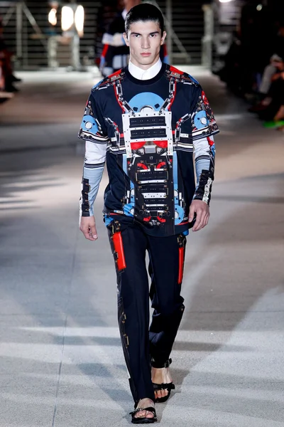 Look 22